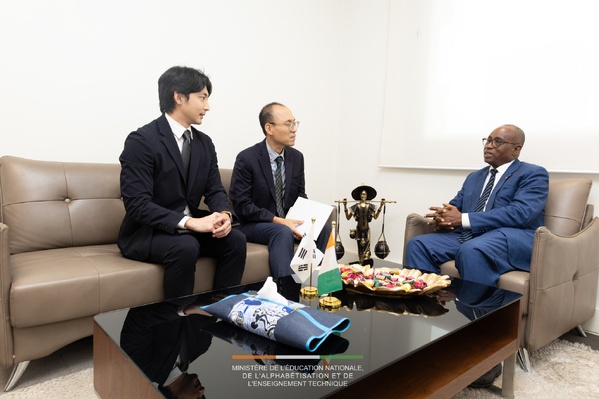 Cantines scolaires en Côte d'Ivoire © Crédit photo Ministre de l'Éducation nationale - Yessouan.ci Cantines scolaires en Côte d'Ivoire © Crédit photo Ministre de l'Éducation nationale - Yessouan.ci