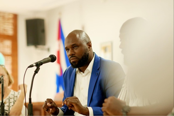 Kemi Seba arrêté en Afrique du Sud, son ONG réagit © Crédit photo Facebook Kemi Seba - Yessouan.ci Kemi Seba arrêté en Afrique du Sud, son ONG réagit © Crédit photo Facebook Kemi Seba - Yessouan.ci