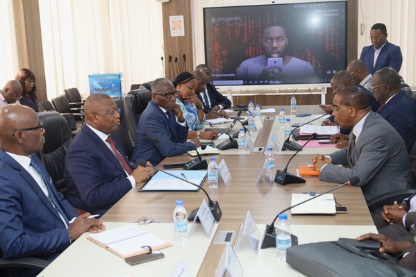 Crise à l'UNJCI, le ministre Amadou Coulibaly reçoit le comité du 12e Congrès © Crédit photo Ministère de la Communication - Yessouan.ci