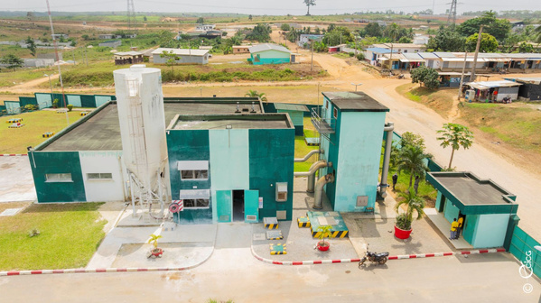 Eau à Abidjan, Amédé Kouakou visite l'usine de Songon © Crédit photo DR - Yessouan.ci Eau à Abidjan, Amédé Kouakou visite l'usine de Songon © Crédit photo DR - Yessouan.ci