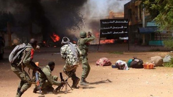 Mali, destruction d'une base terroriste près de Siby © Crédit photo PAA Mali, destruction d'une base terroriste près de Siby © Crédit photo PAA