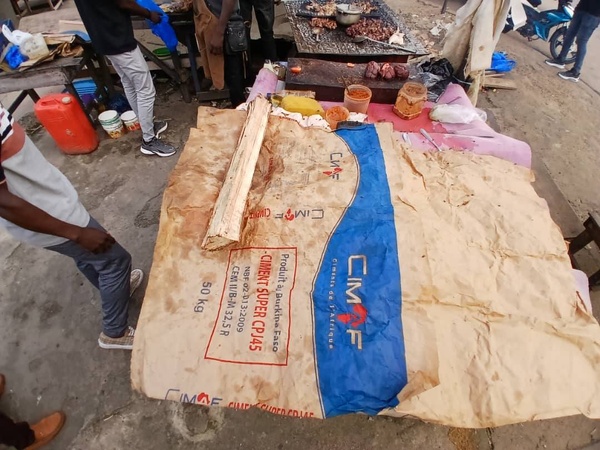 Choucouya à Abidjan, la Police sanitaire interdit le papier de ciment © Crédit photo DR Choucouya à Abidjan, la Police sanitaire interdit le papier de ciment © Crédit photo DR