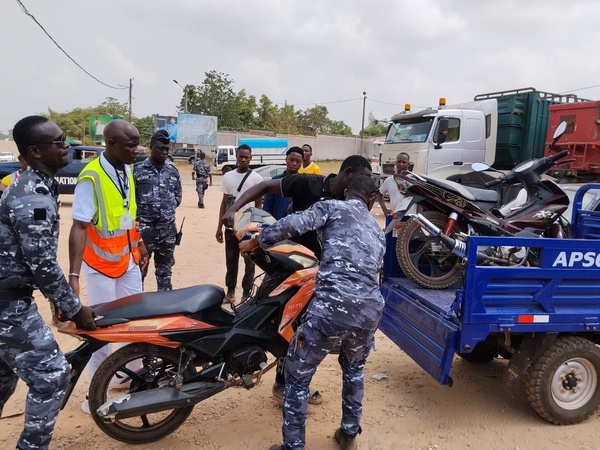 Transport illicite à Cocody 12 engins saisis par la DPSSR © Crédit photo DR Transport illicite à Cocody 12 engins saisis par la DPSSR © Crédit photo DR