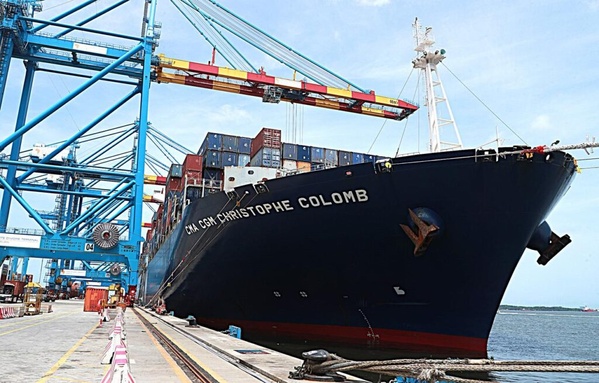 Le plus grand porte-conteneurs de CMA CGM fait escale à Abidjan © Crédit photo DR Le plus grand porte-conteneurs de CMA CGM fait escale à Abidjan © Crédit photo DR