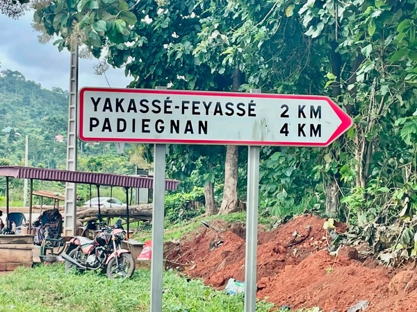 Pancarte Yakassé Feyassé et Padiegnan