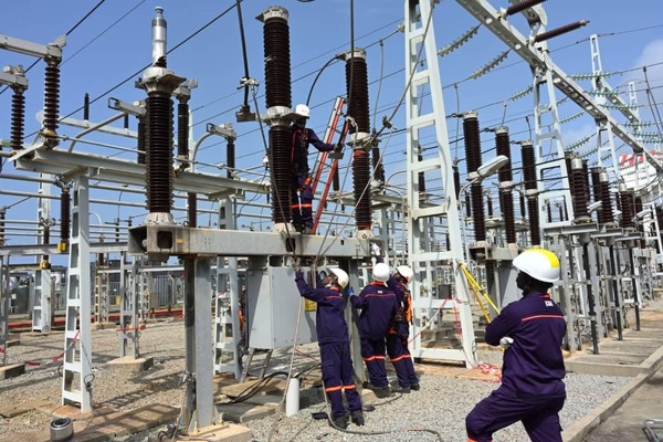 Une maintenance d'un réseau électrique haute tension