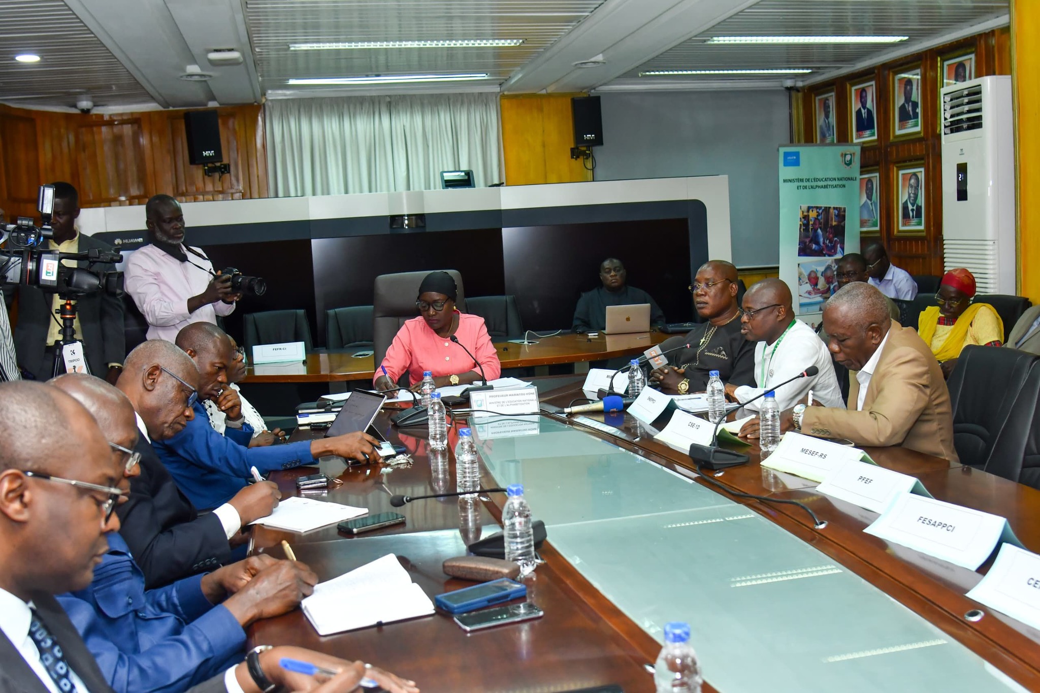 Les primes des enseignants ivoiriens se concrétisent © Crédit photo DR Les primes des enseignants ivoiriens se concrétisent © Crédit photo DR