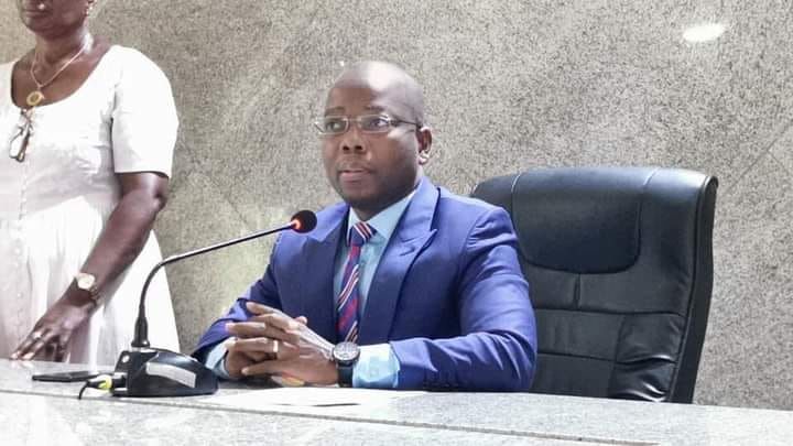 Le député Assalé Tiémoko dénonce la vétusté des véhicules et l'absence de contrôles © Crédit photo DR