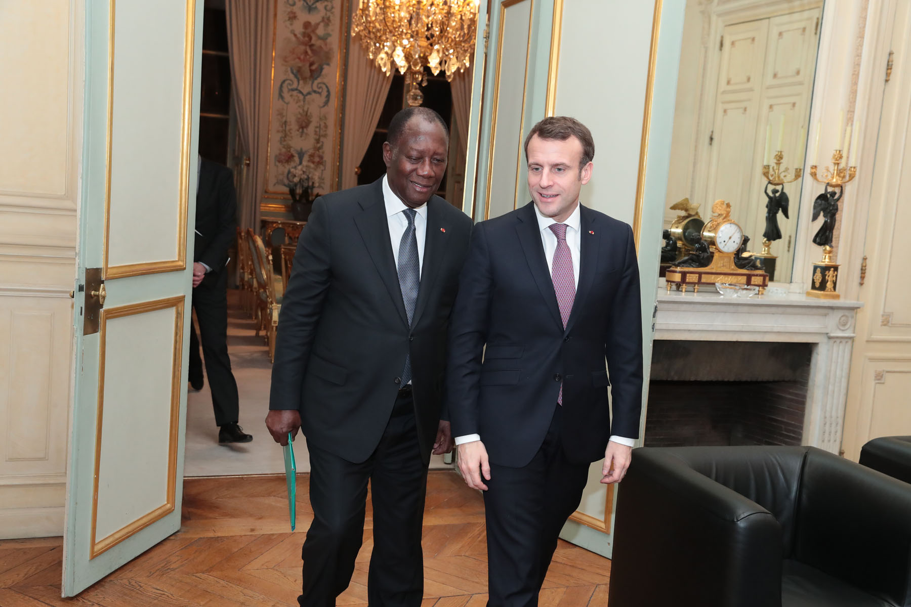Le désaccord entre Alassane Ouattara et Emmanuel Macron sur le retrait des forces françaises © Crédit photo DR Le désaccord entre Alassane Ouattara et Emmanuel Macron sur le retrait des forces françaises © Crédit photo DR