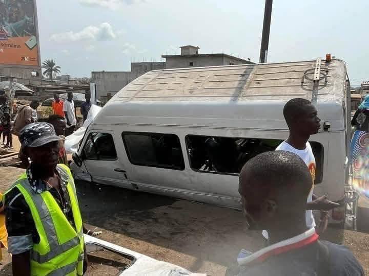 Accident de la route au carrefour SICOGI 2 de Bingerville ce jeudi  © Crédit photo DR Accident de la route au carrefour SICOGI 2 de Bingerville ce jeudi  © Crédit photo DR