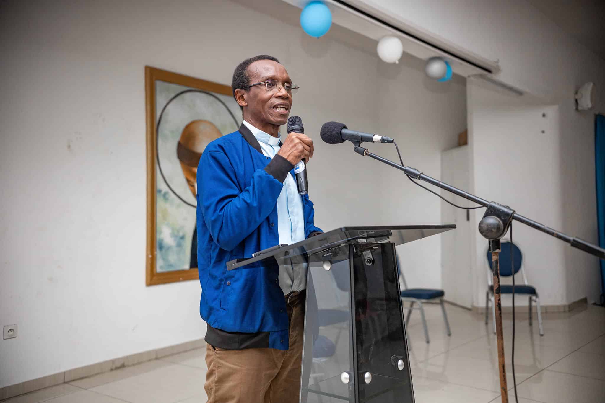 L'Abbé Norbert Abekan critique le don de 95 véhicules aux chefs Atchan et Akyé d'Abidjan © Crédit photo DR