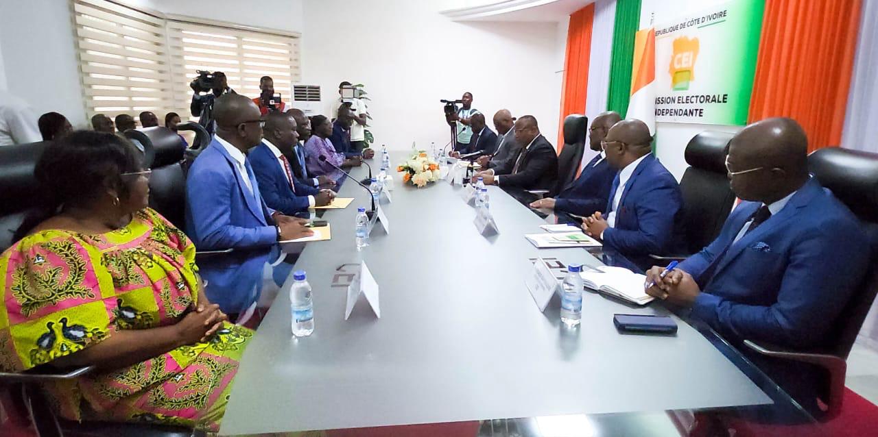 Alain Dogou, le vice-président de la CEI, a détaillé le 6 mars 2025 le processus d'affichage de la liste électorale provisoire du 17 mars  © Crédit photo DR
