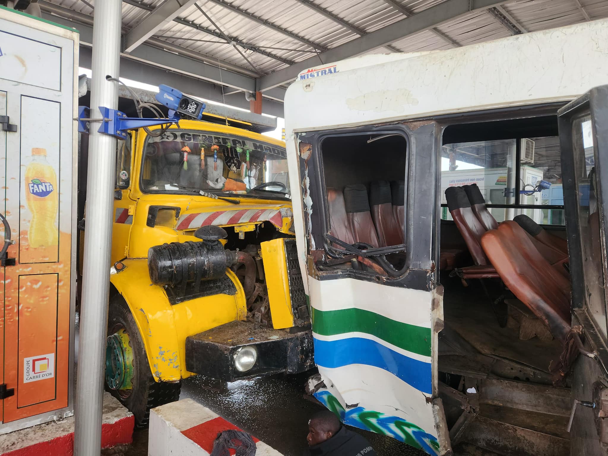 Accident au péage d'Attingué ce vendredi  © Crédit photo DR