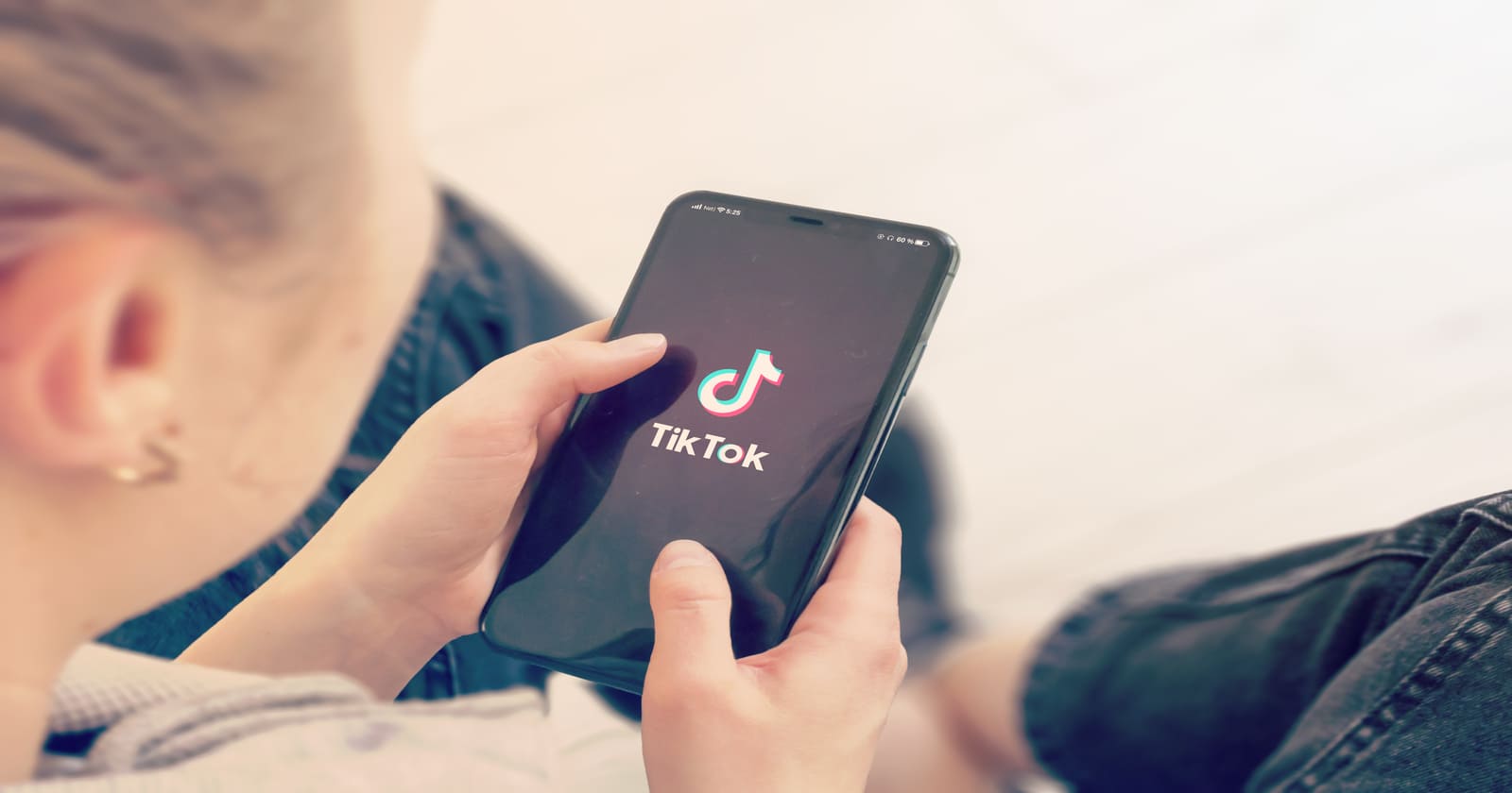 "Faut-il interdire  TikTok en Côte d'Ivoire ?" (Jean Bonin)