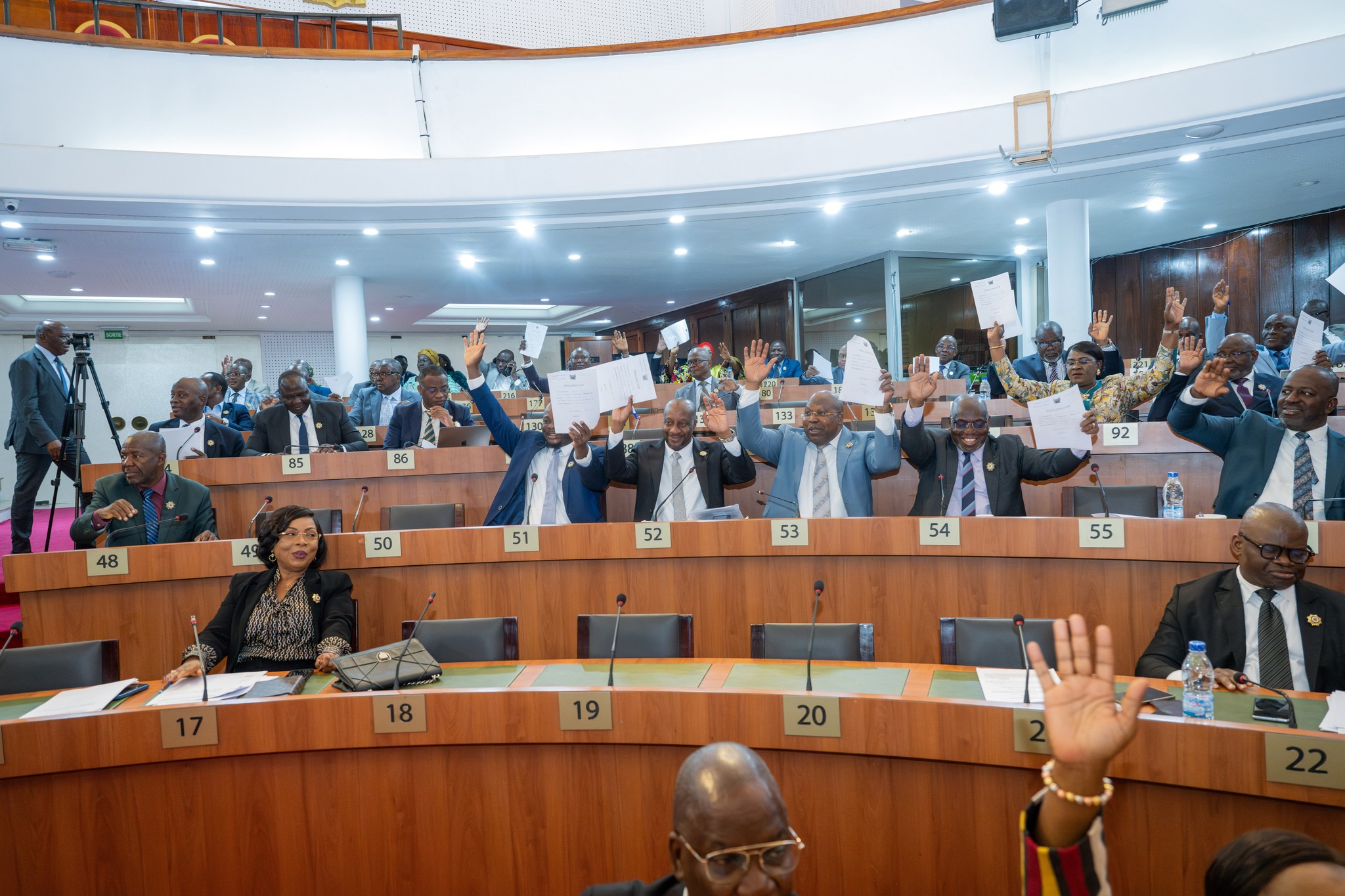 L'Assemblée nationale de Côte d'Ivoire a adopté neuf projets de loi lors d'une séance plénière présidée par Adama Bictogo  © Crédit photo DR