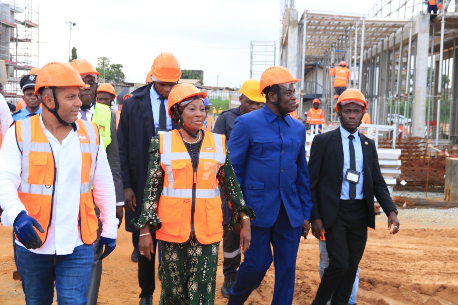 Kandia Camara inspecte le chantier de la station d'entretien du métro d'Abidjan à Abobo © Crédit photo DR