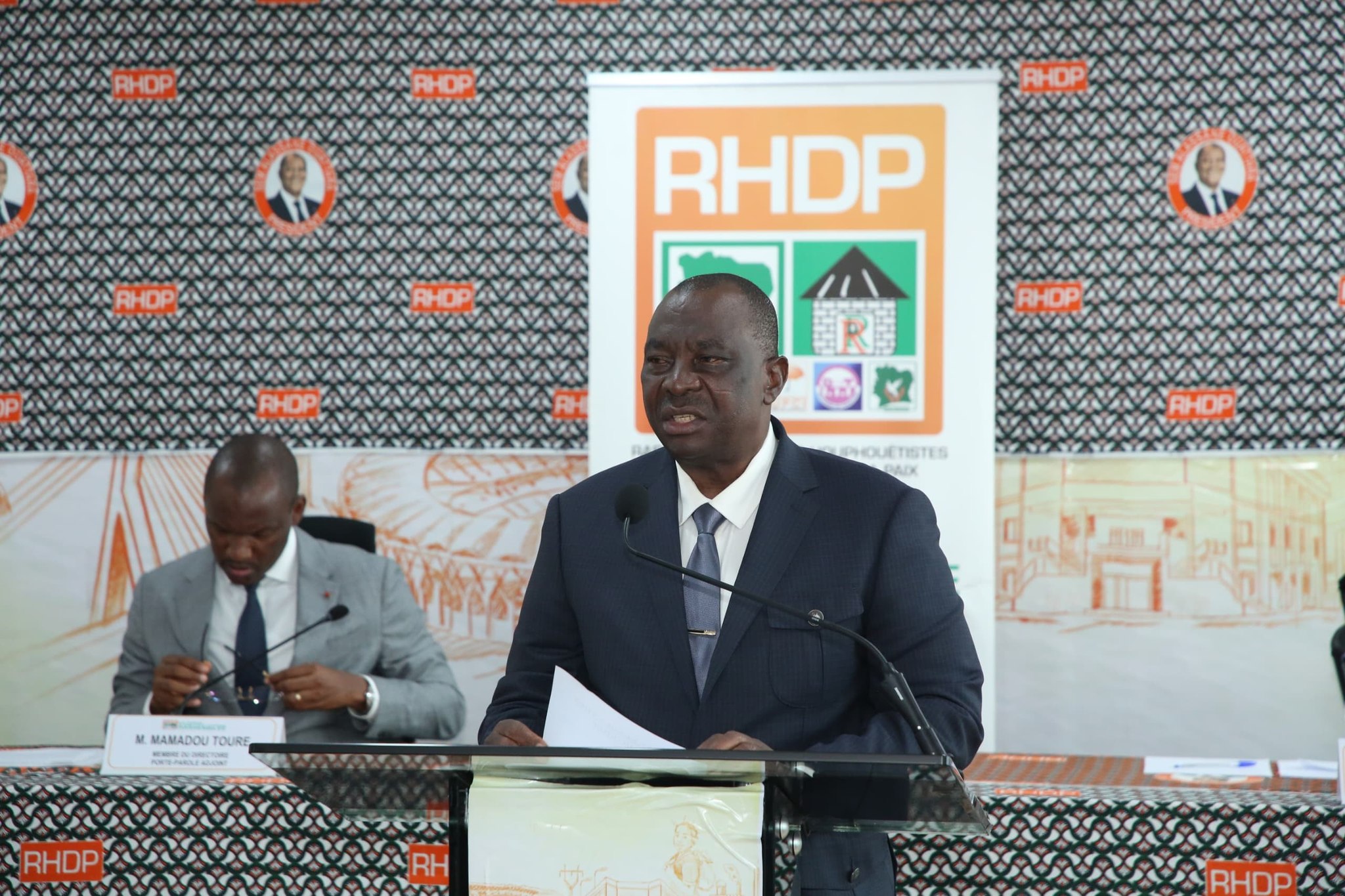 Kobenan Kouassi Adjoumani à Gbagbo © Crédit photo DR Kobenan Kouassi Adjoumani à Gbagbo © Crédit photo DR