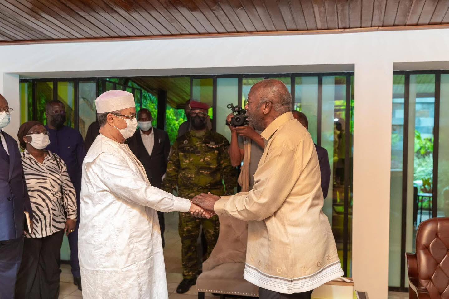 Laurent Gbagbo rencontre une délégation de l'Union africaine à Abidjan © Crédit photo DR