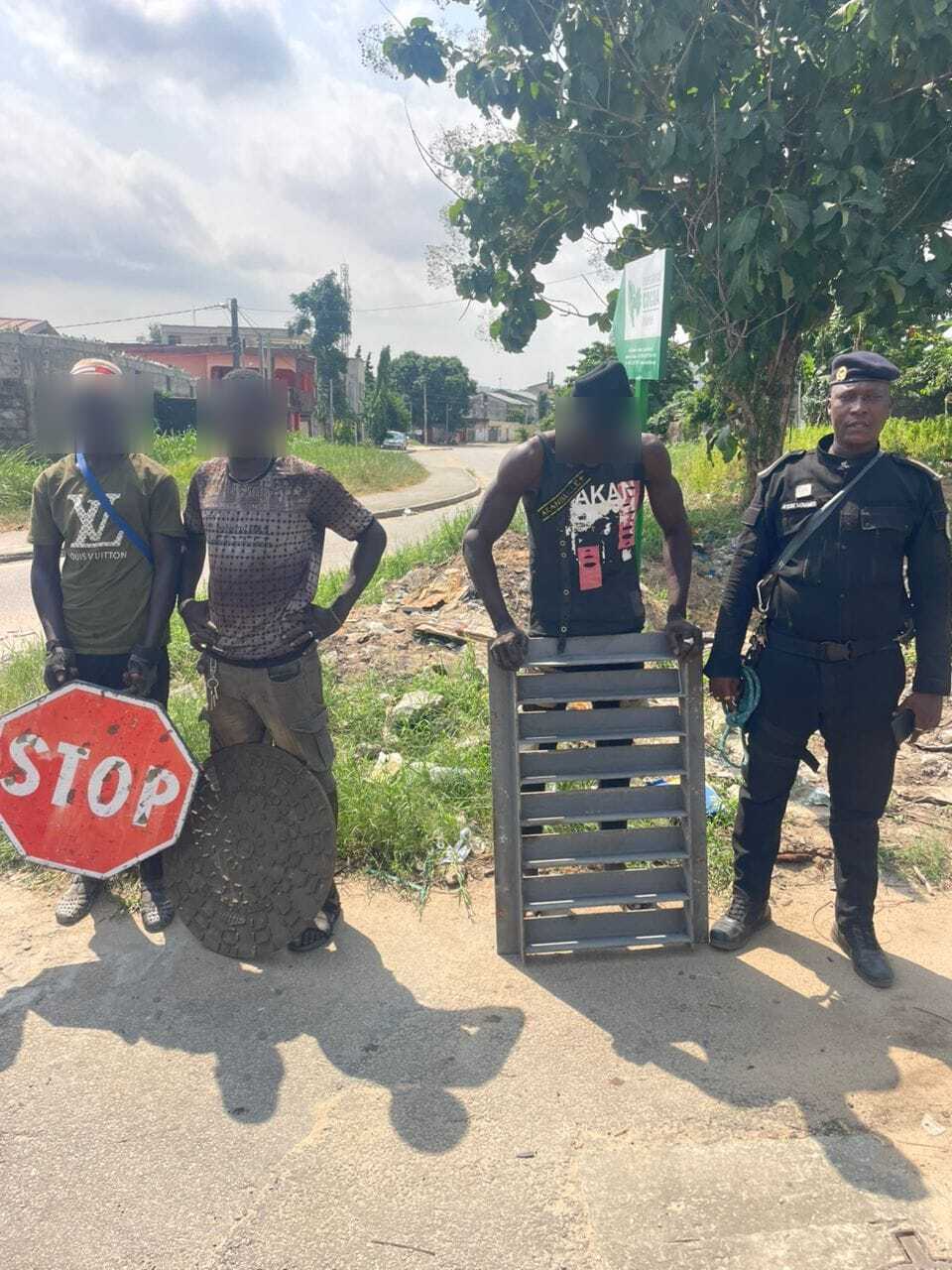 Vol panneaux de signalisation à Cocody : 3 jeunes arrêtés par la gendarmerie