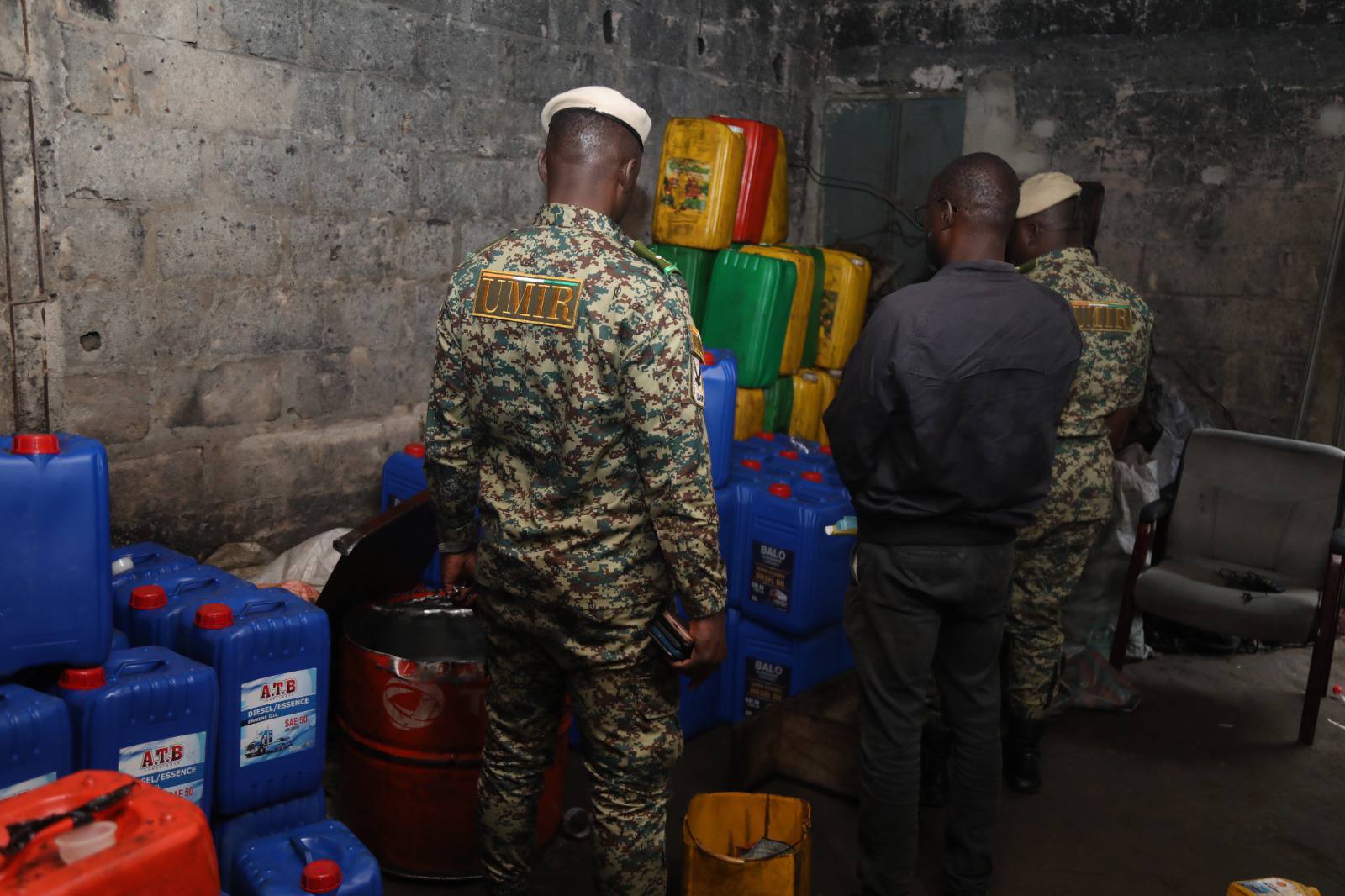 Un réseau de trafic de lubrifiants d'automobiles démantelé à Abobo © Crédit photo DR Un réseau de trafic de lubrifiants d'automobiles démantelé à Abobo © Crédit photo DR