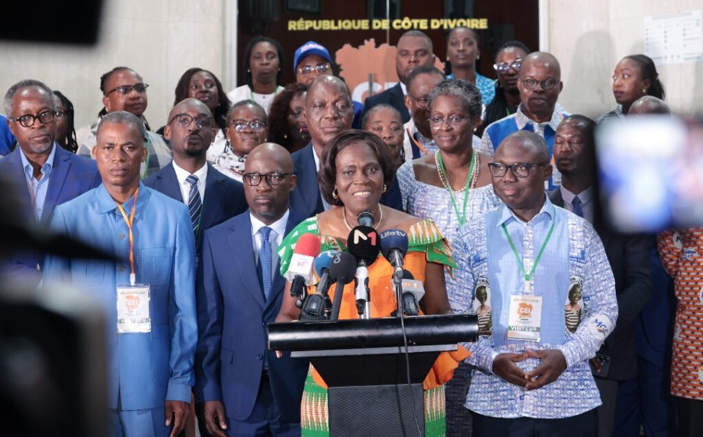 Simone Gbagbo après le dépôt de sa candidature à la CEI © Crédit photo DR
