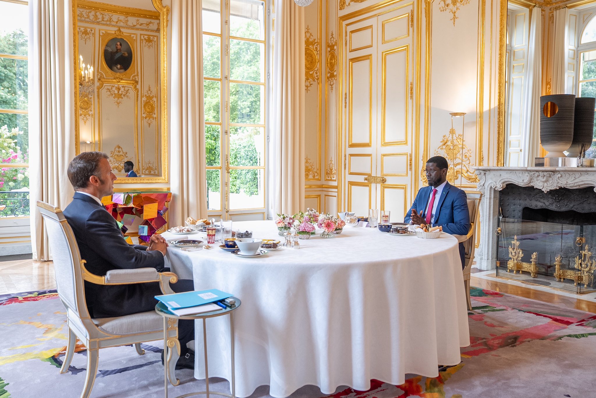 Emmanuel Macron et Bassirou Diomaye Faye affichent leur rapprochement