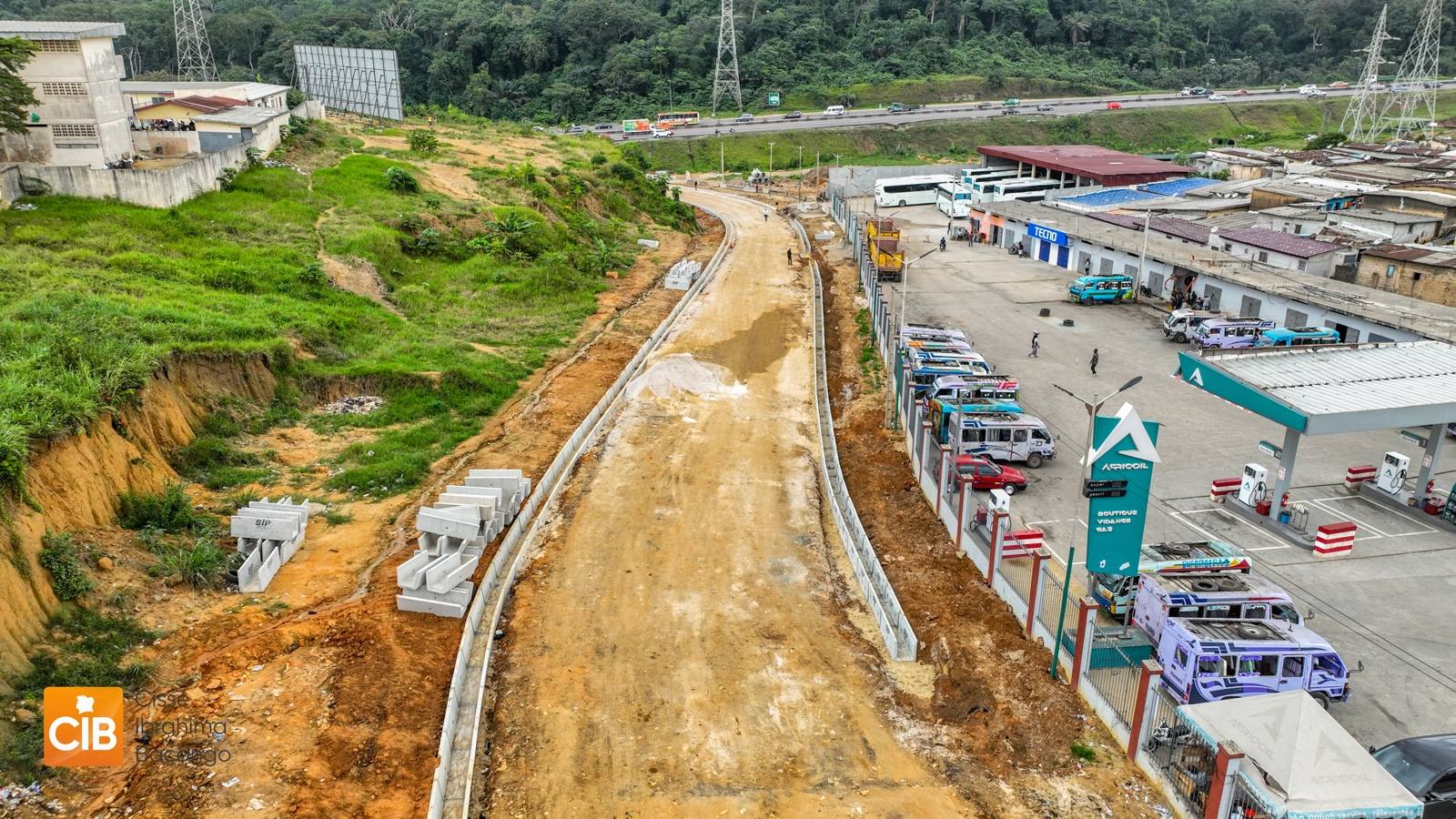 Bitumage de la route Pharmacie Agban - Carrefour Policier © Crédit photo DR Bitumage de la route Pharmacie Agban - Carrefour Policier © Crédit photo DR