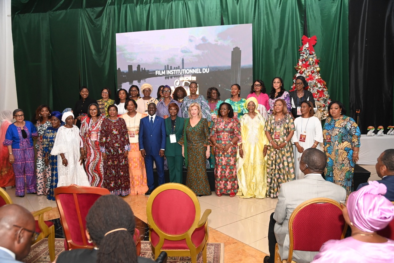 Dominique Ouattara au Marché de Noël de l'ADEM © Crédit photo DR