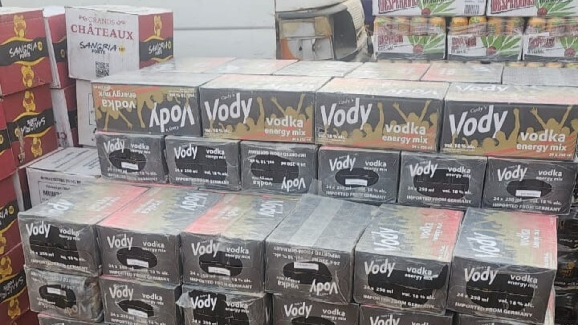 Importante saisie d'alcool de contrebande par les Douanes © Crédit photo DR