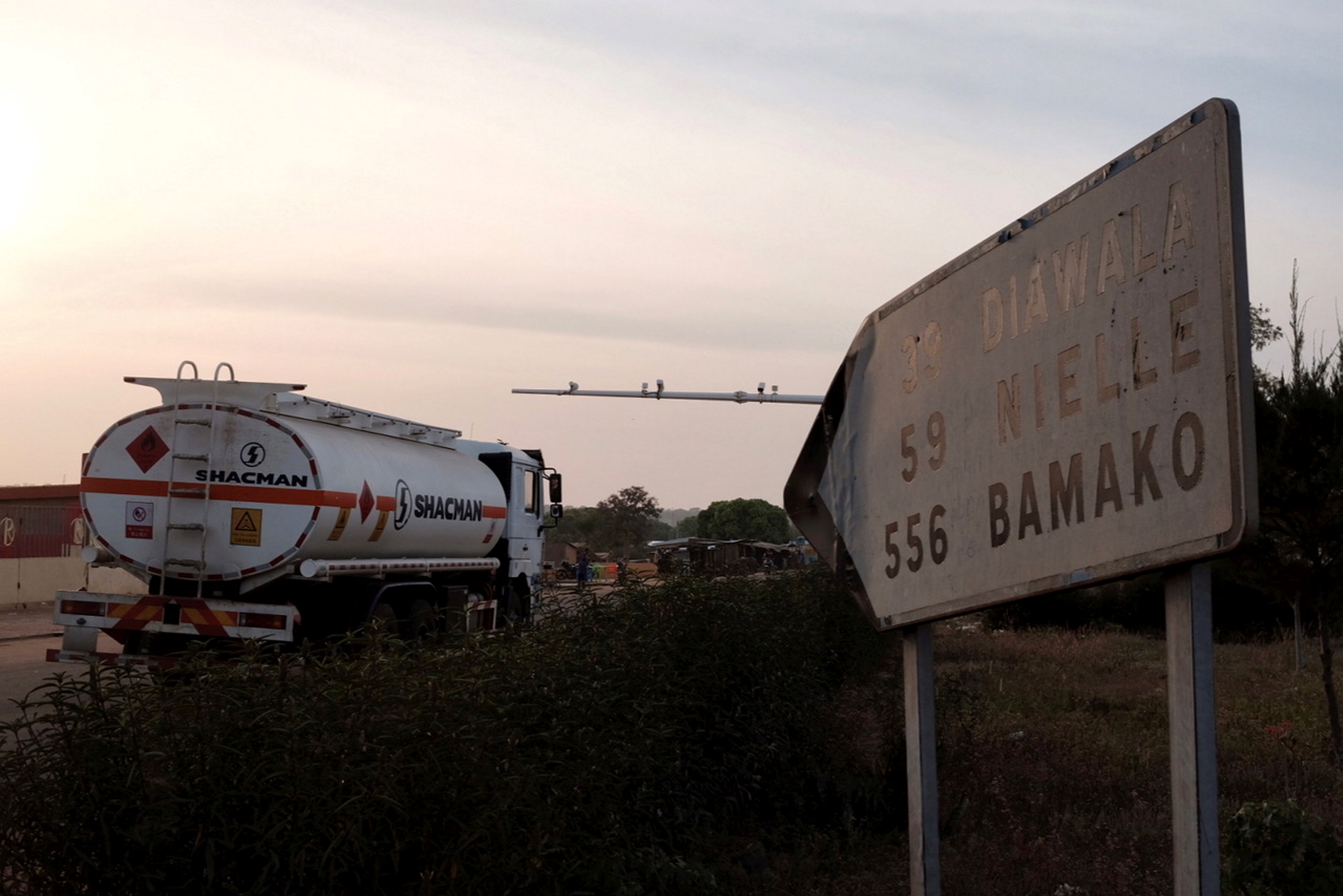 Attaque au Mali contre des dizaines de camions-citernes : plusieurs morts