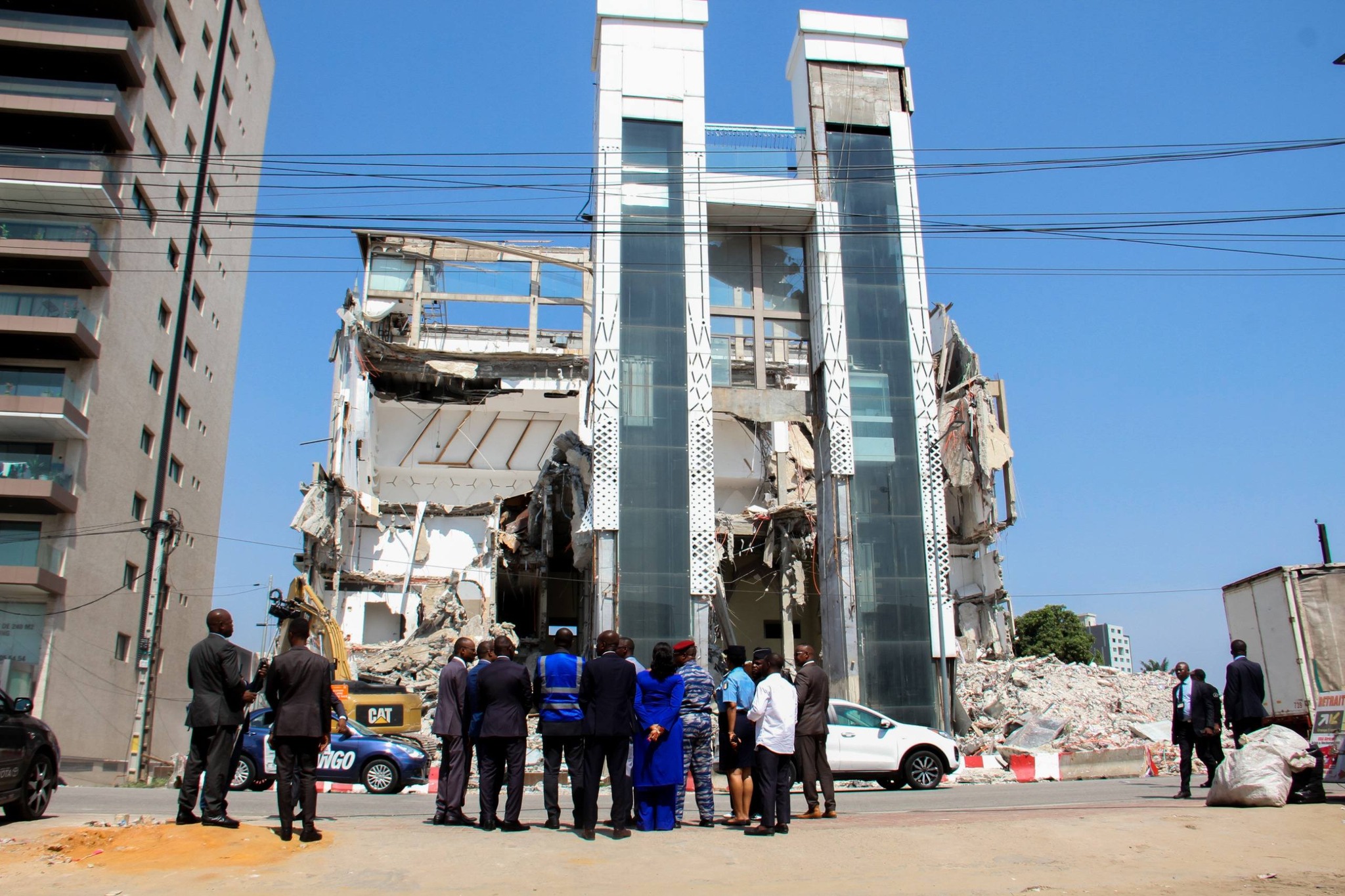 Démolition d'un immeuble R+5 à Marcory © Crédit photo DR