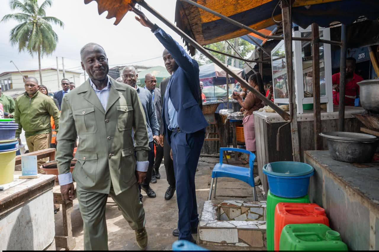 Le maire Adama Bictogo a visité ce 17 février 2026 les opérations de libération des espaces publics à Yopougon © Crédit photo DR