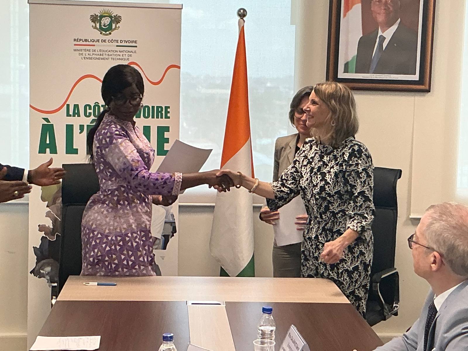 Trois lycées d'Abidjan signent des conventions de partenariat avec des établissements français  © Crédit photo DR