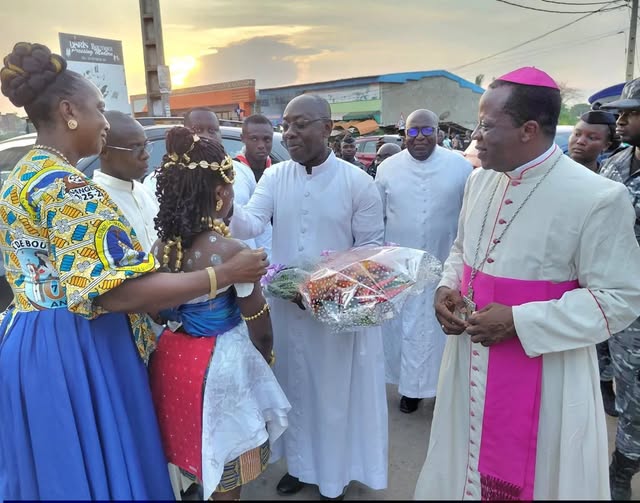 Ordination épiscopale de Mgr Darius Ekou à Agboville samedi 18 avril - Crédit photo : DR