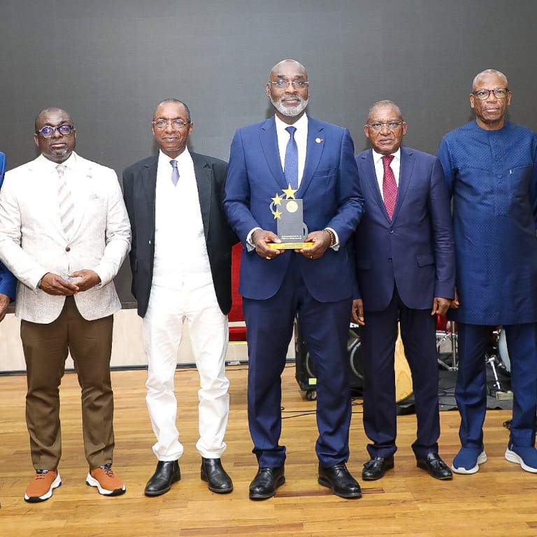 Jean-Marc Yacé primé par les impôts de Cocody en avril 2026 © Crédit photo Mairie de Cocody - Yessouan.ci