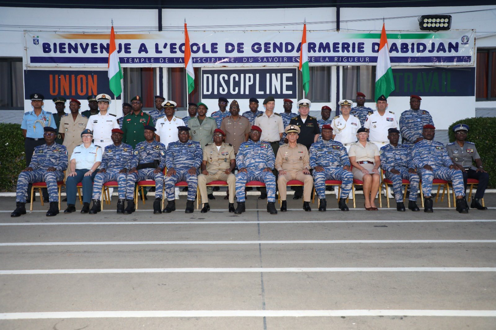 Attachés de défense en immersion à la Gendarmerie d'Abidjan © Crédit photo Gendarmerie Nationale de Côte d'Ivoire﻿ - Yessouan.ci