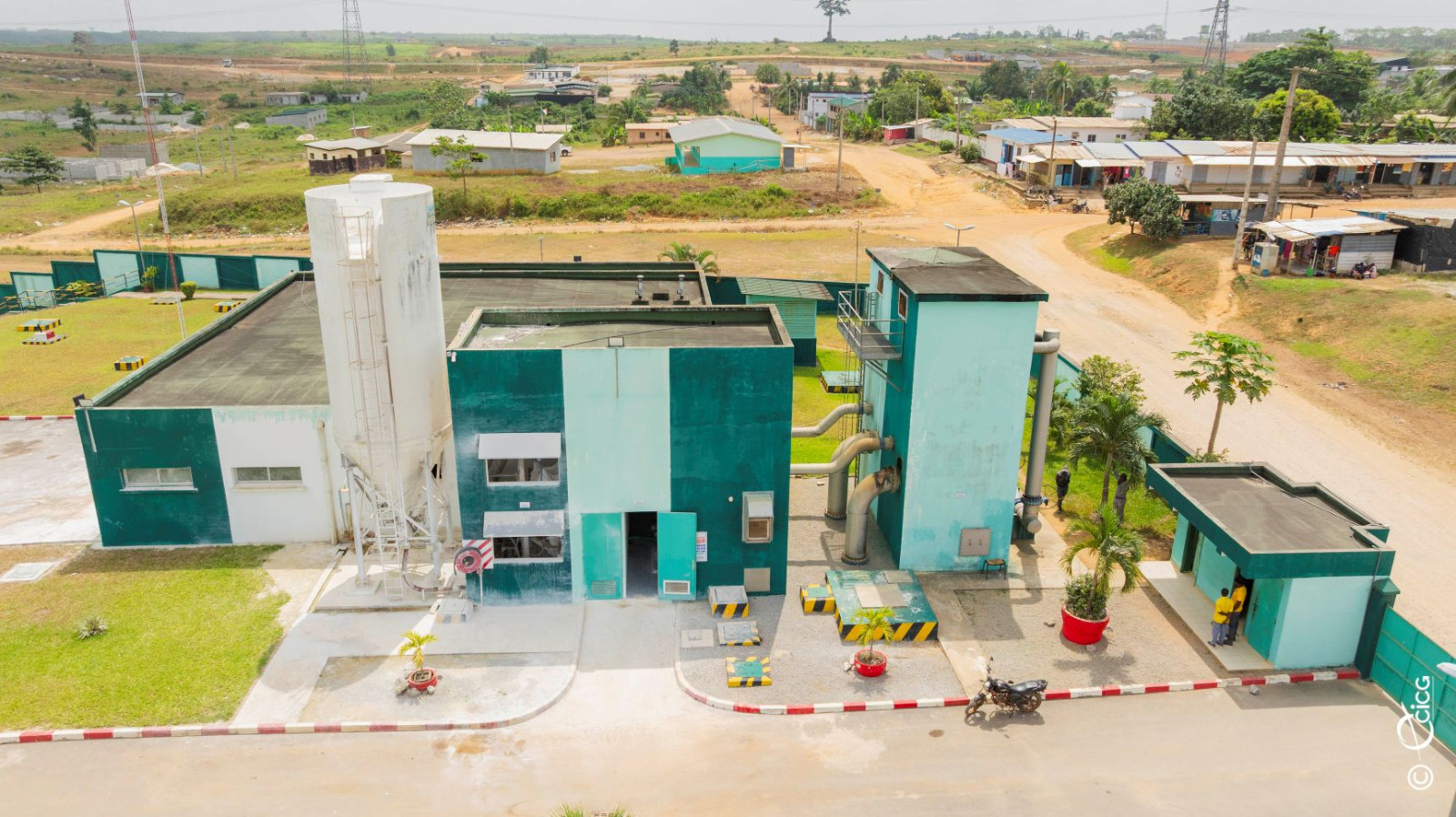 Eau à Abidjan, Amédé Kouakou visite l'usine de Songon © Crédit photo DR  - Yessouan.ci