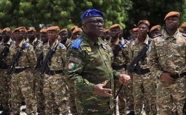 Le Général Lassina Doumbia inspecte les unités militaires de Daloa et Yamoussoukro