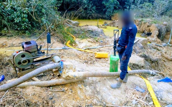 Orpaillage clandestin en Côte d'Ivoire : opération sur les berges de la Comoé à Nyan