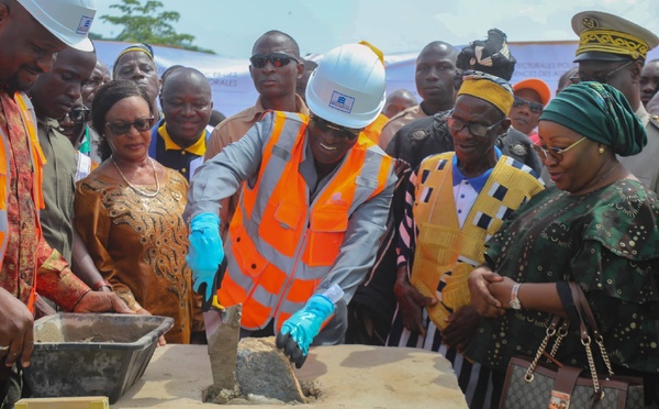 Biankouma : Vagondo Diomandé pose la première pierre de sous-préfectures et châteaux d'eau