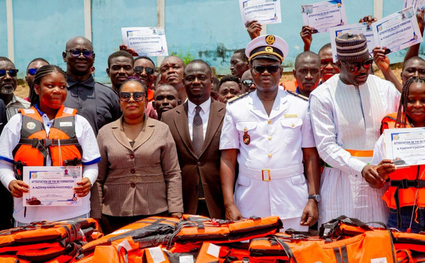 Transport lagunaire à Abidjan, 50 conducteurs de pinasses certifiés à Treichville