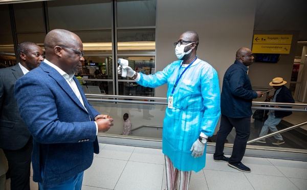 Ebola et Hantavirus - Pierre Dimba teste le dispositif de surveillance sanitaire à l'aéroport d'Abidjan 