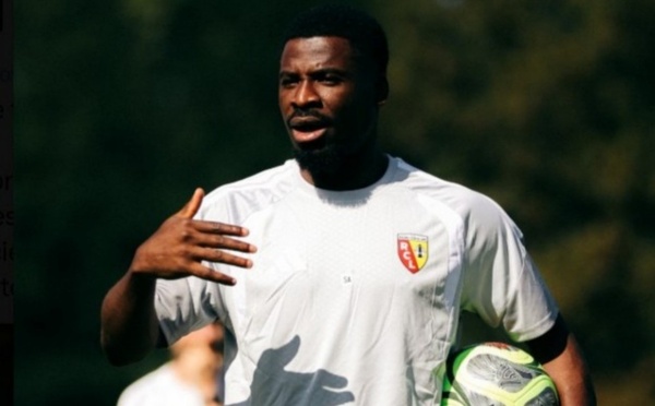 Serge Aurier entame sa reconversion au RC Lens comme entraîneur adjoint des U15