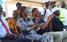 À Abobo, Kandia Camara et Sébastien Haller mobilisent contre le paludisme © Crédit photo DR