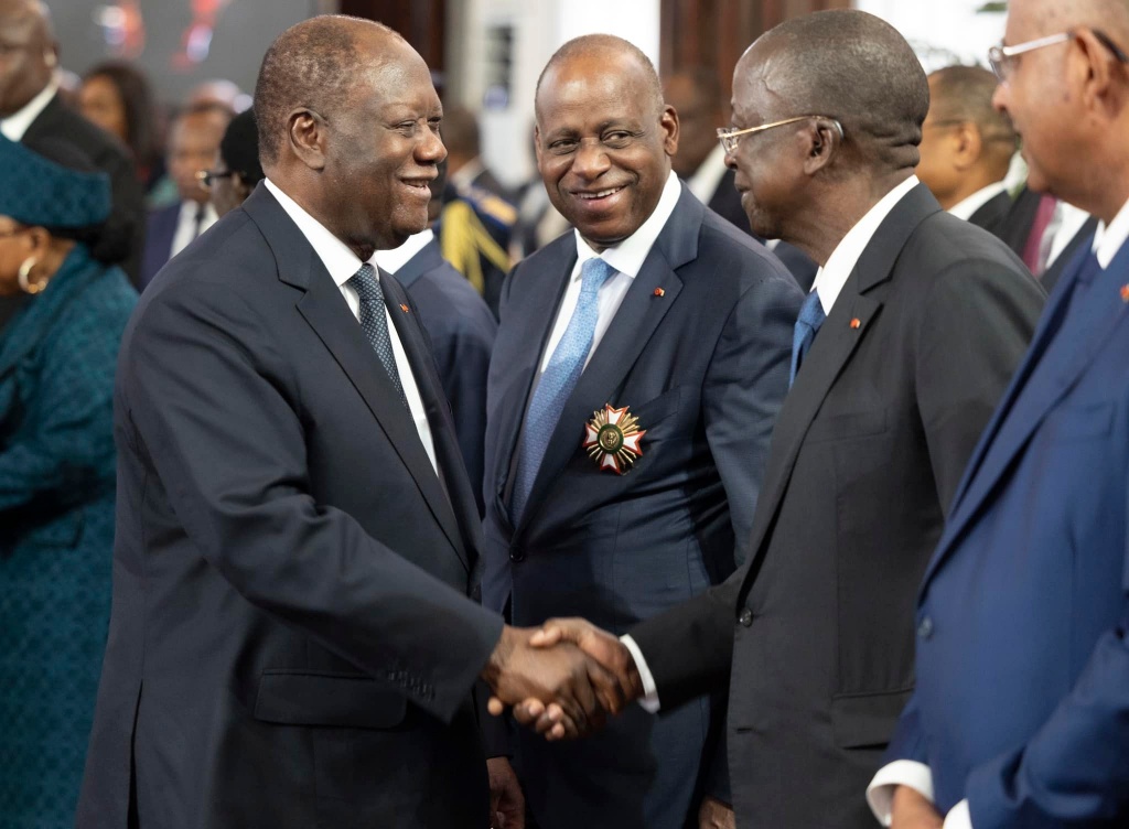 Échange de vœux 2025 au Palais présidentiel : Alassane Ouattara et Jeannot Ahoussou-Kouadio Échange de vœux 2025 au Palais présidentiel : Alassane Ouattara et Jeannot Ahoussou-Kouadio