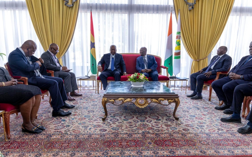 Alassane Ouattara et John Mahama : Concertation à Abidjan sur l'ECO Alassane Ouattara et John Mahama : Concertation à Abidjan sur l'ECO
