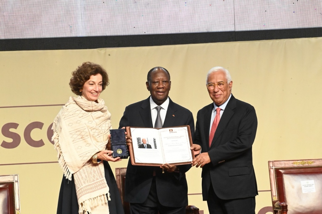 Remise du certificat du Prix Félix Houphouët-Boigny 2024 à António Costa Remise du certificat du Prix Félix Houphouët-Boigny 2024 à António Costa