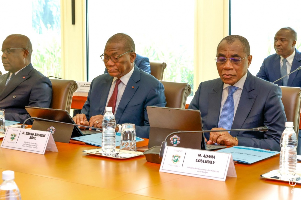Le ministre Adama Coulibaly, le ministre Bruno Nabagné Koné et le ministre Pierre N’Gou Dimba au 1er Conseil des ministres du gouvernement Mambé II Le ministre Adama Coulibaly, le ministre Bruno Nabagné Koné et le ministre Pierre N’Gou Dimba au 1er Conseil des ministres du gouvernement Mambé II