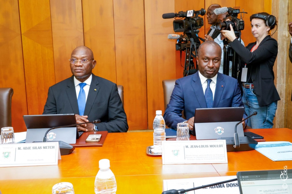 Le ministre Adjé Silas Mech et le ministre Jean-Louis Moulot au Conseil des ministres du nouveau gouvernement ivoirien 2026 Le ministre Adjé Silas Mech et le ministre Jean-Louis Moulot au Conseil des ministres du nouveau gouvernement ivoirien 2026